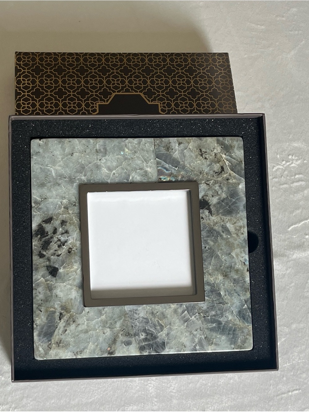Kendra Scott frame